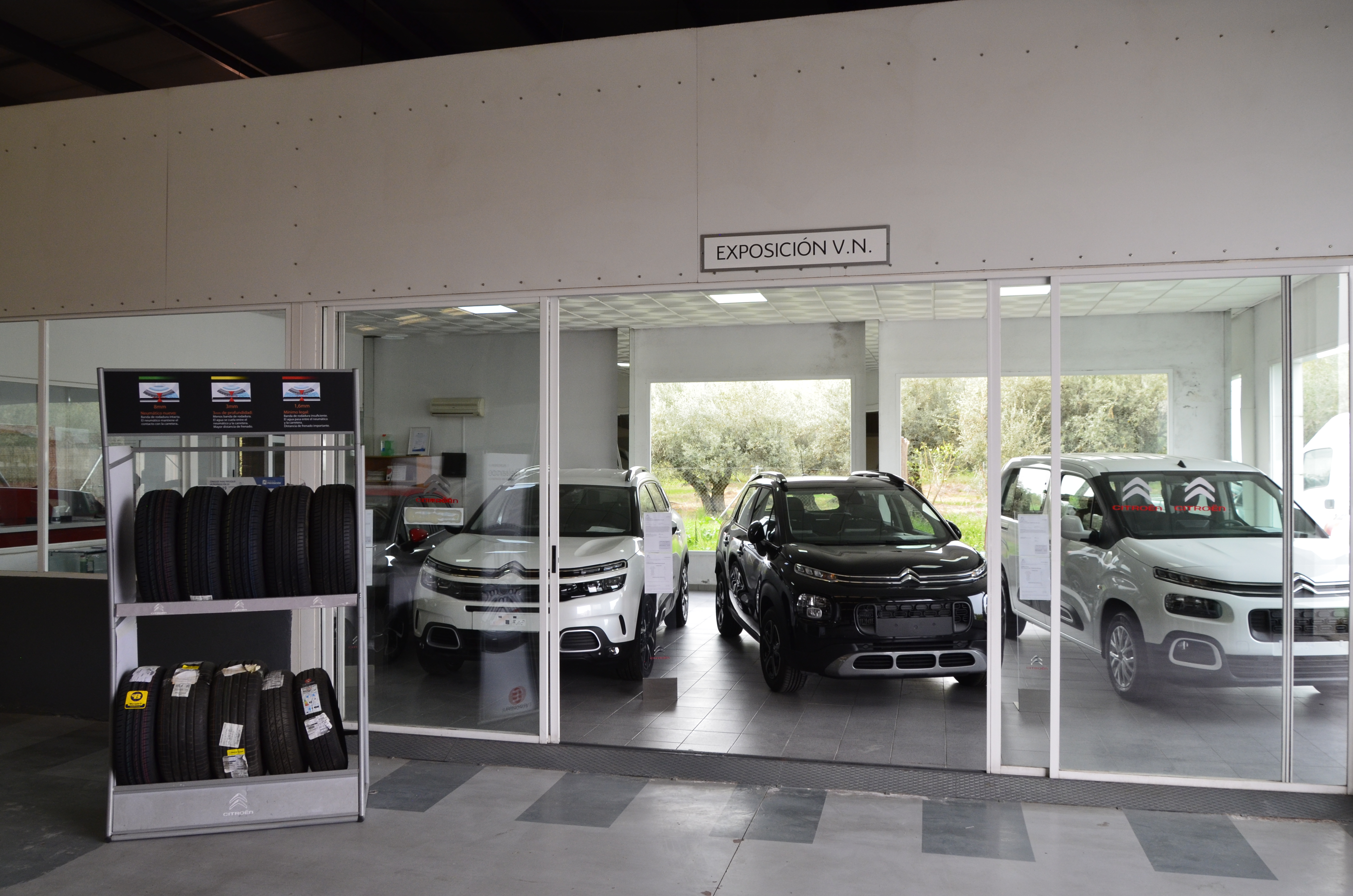 Exposición de vehículos Autos Garro